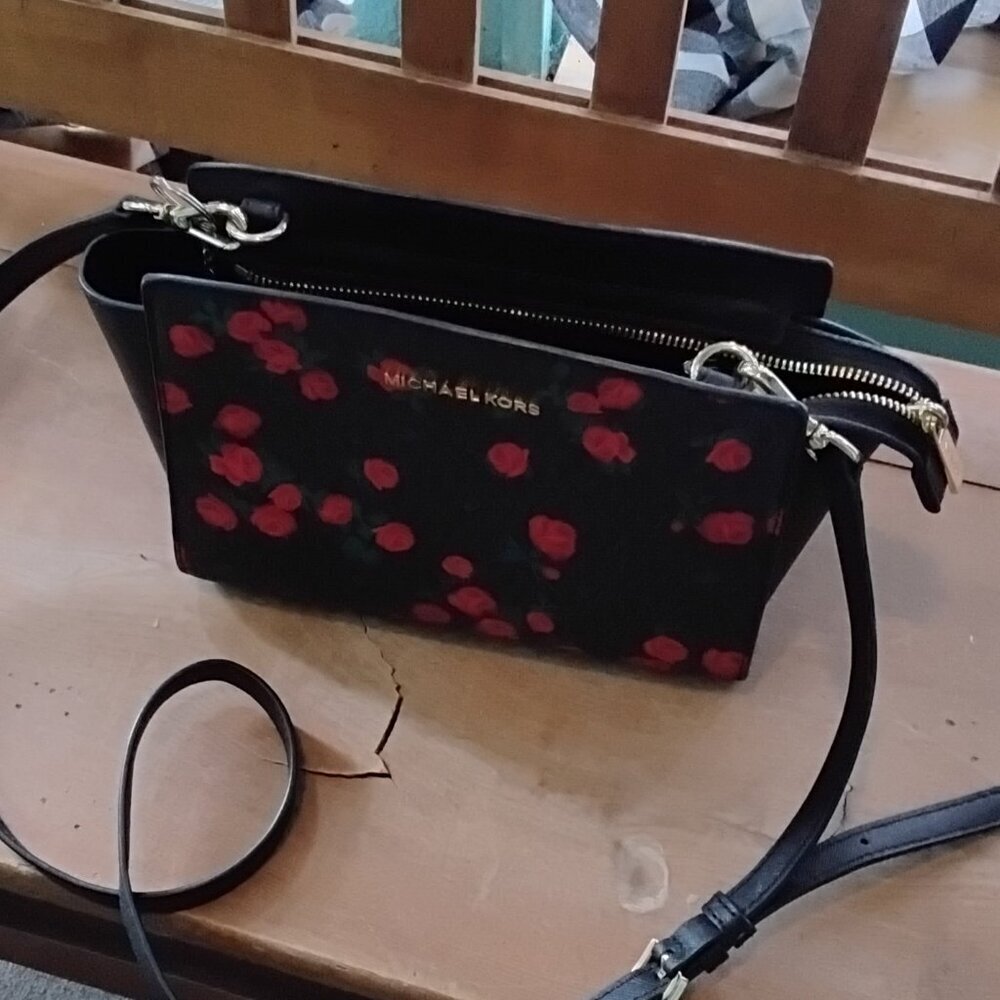 Michael Kors Black/Red MK Rose Leather Med Selma Crossbody